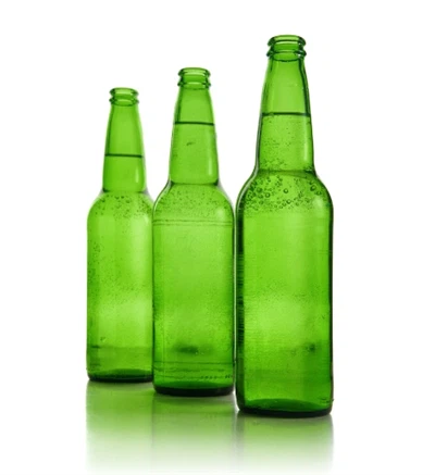 Caurspīdīga stikla alus pudele